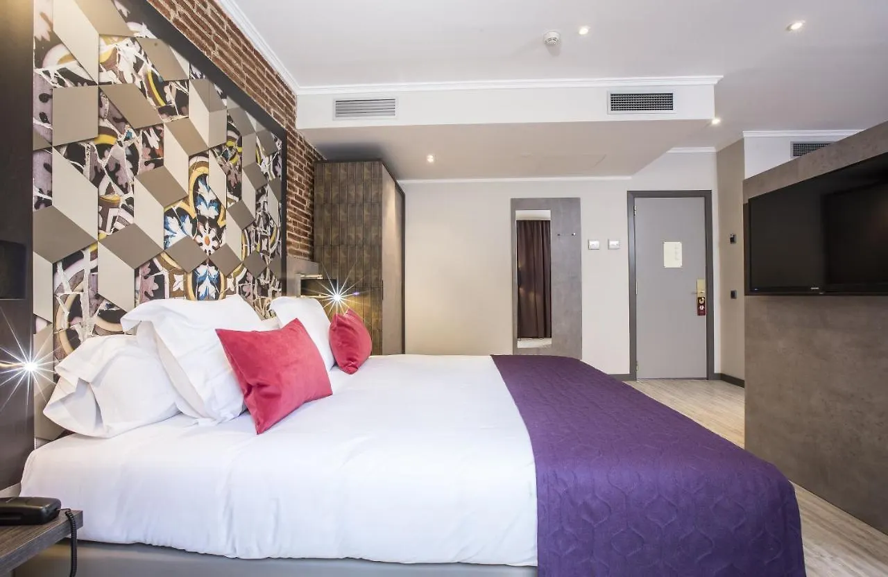 Leonardo Hotel Barcelona Las Ramblas 3*,