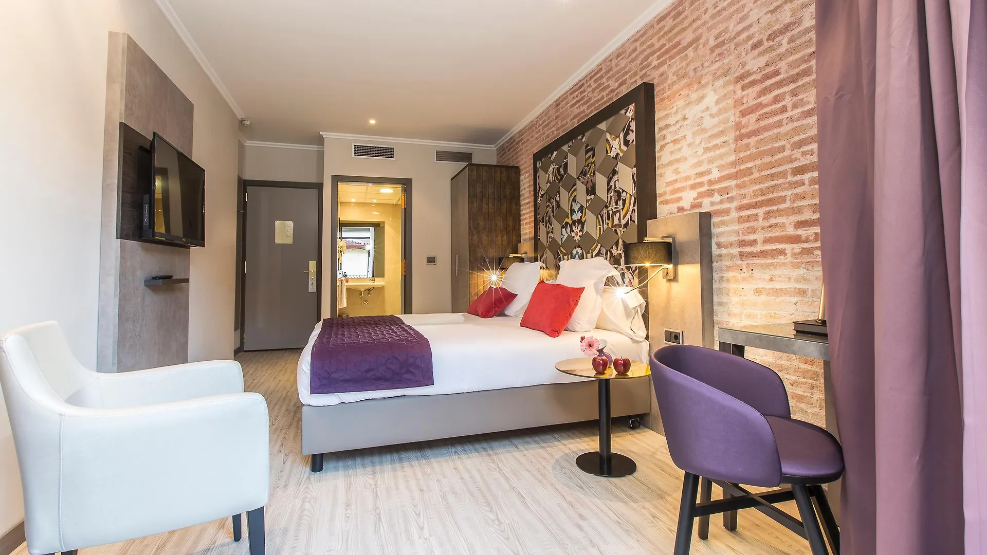 Leonardo Hotel Barcelona Las Ramblas 3*,