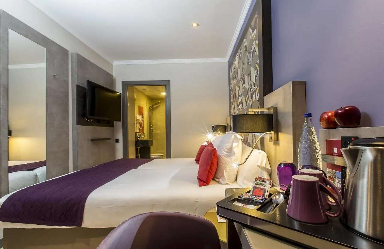 Leonardo Hotel Barcelona Las Ramblas 3*,